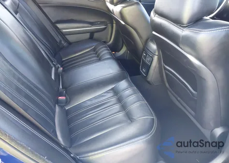 2019 Chrysler 300 300S z USA, uszkodzony, nr VIN 2C3CCABG0KH550614